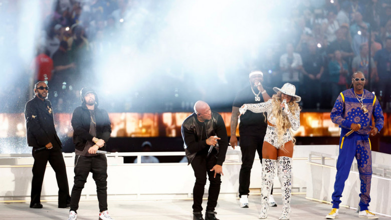 Dr. Dre, Mary J Blige, Snoop Dogg, Eminem și 50 Cent la Super Bowl