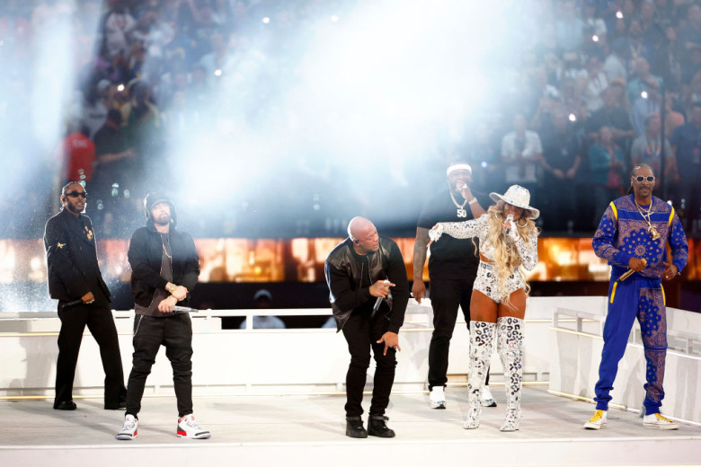 Dr. Dre, Mary J Blige, Snoop Dogg, Eminem și 50 Cent la Super Bowl