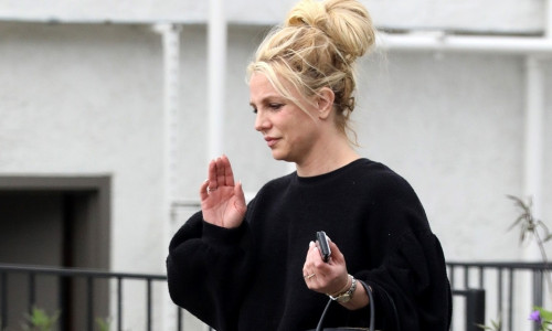 *PREMIUM-EXCLUSIVE* Healthy Britney Spears rises up early for a Tan Salon visit after release