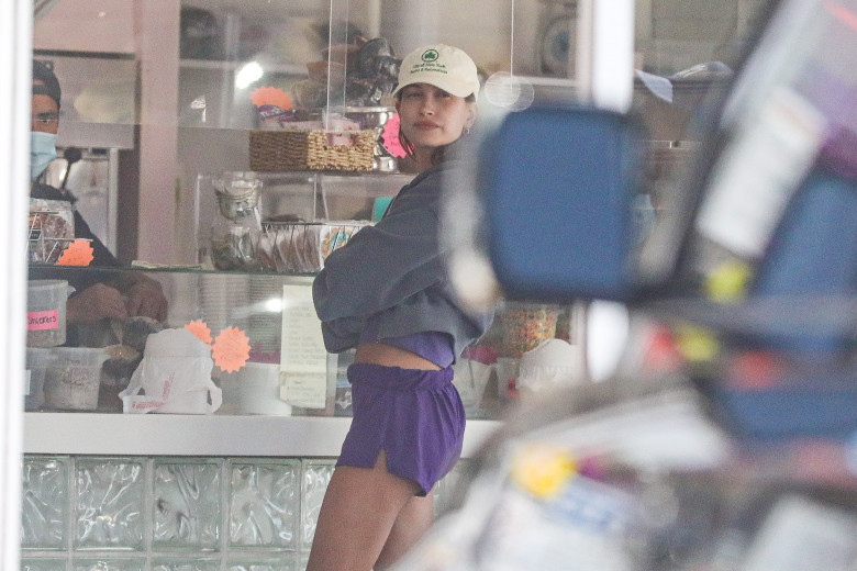 *EXCLUSIVE* Hailey Bieber grabs frozen yogurt at The Bigg Chill as Kendall Jenner enjoys frozen yogurt from Pinkberry in the car in Los Angeles, CA