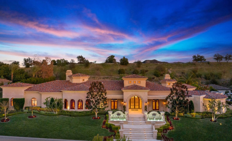 Britney Spears has just bought this house in Calabasas, California for $11.8 million.