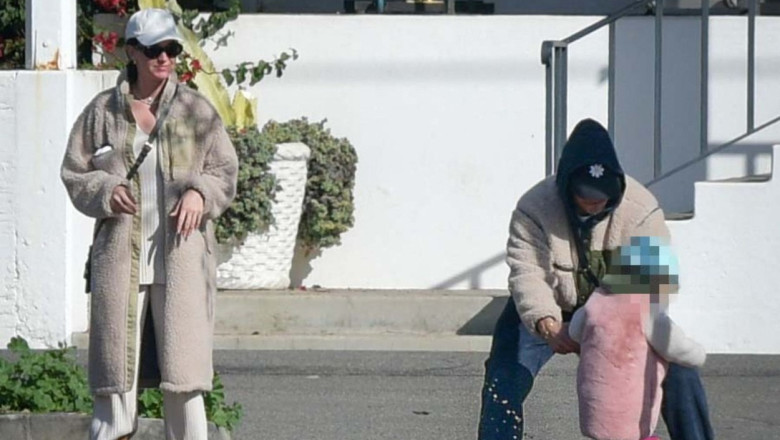 EXCLUSIVE: Katy Perry and Orlando Bloom ride their bikes to the zoo with daughter Daisy