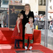 Kelly Clarkson, alături de cei doi copii ai ei