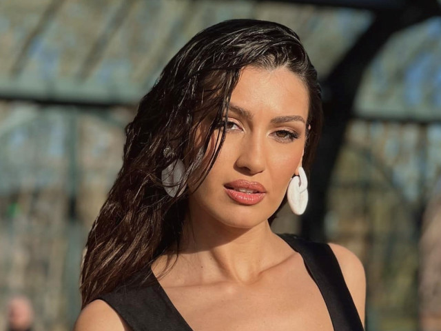 Alina Eremia& copleșit& de laude dup& cele mai recente selfie-uri& Și-a ...