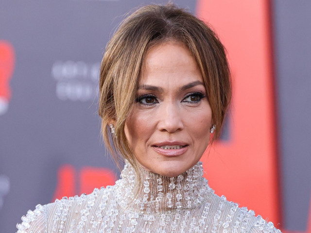 Η Jennifer Lopez επικρίθηκε από τους θαυμαστές για το τελευταίο εγχείρημα: «Ουάου, τι κακό, όλα είναι για τα λεφτά»