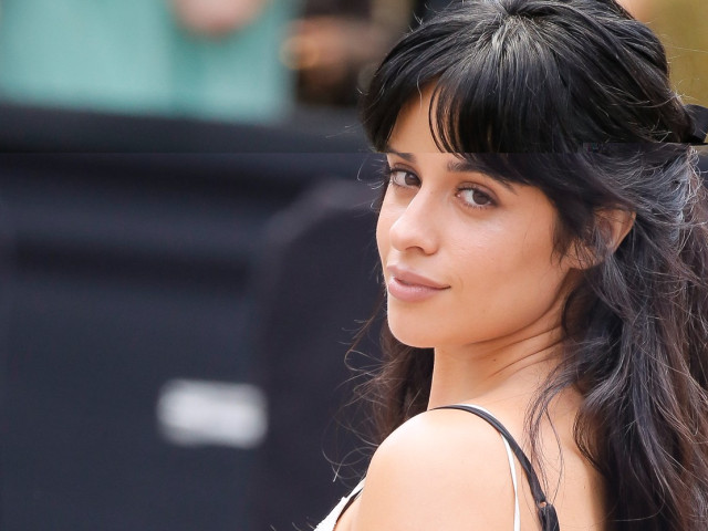 Camila Cabello ha posato in costume da bagno durante una vacanza in Grecia.  1,5 milioni di like, raccolti in meno di 24 ore