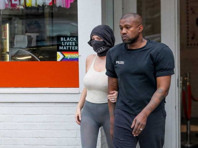 Bianca Censori, din nou în centrul atenției. Kanye și-a anunțat fanii că soția sa va purta mai puține haine în 2024: „Săraca femeie”