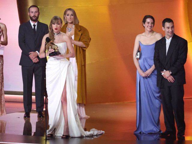 Taylor Swift, pusă la zid după ce a ignorat-o pe Celine Dion, pe scena de la Grammy: “Nici nu s-a uitat la ea”. Imaginile sunt virale