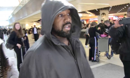 Kanye West, dat afară de la Super Bowl/ Profimedia