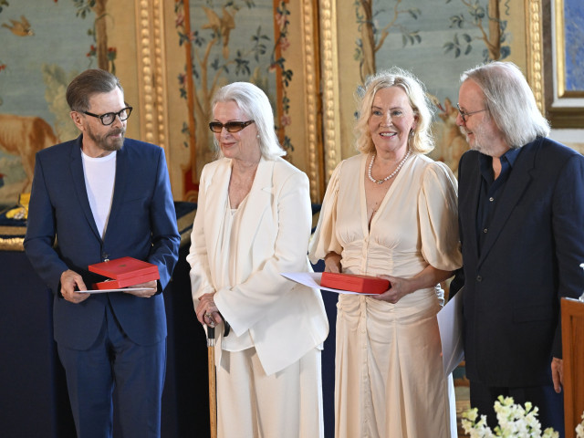 Membrii ABBA s-au reunit pentru a primi una dintre cele mai înalte distincţii suedeze