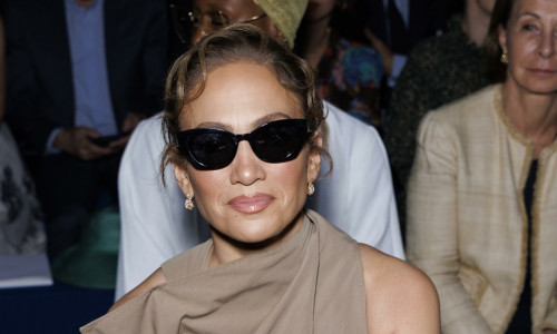 Jennifer Lopez attends CHRISTIAN DIOR Haute Couture Fall/Winter 2024-2025 Runway during Paris Haute Couture Fashion Week on June 2024 - Paris, France 24/06/2024