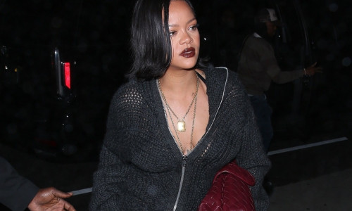 Rihanna Spotted Arriving at Giorgio Baldi: Photographer's Flashes Startle Star at Dinner!