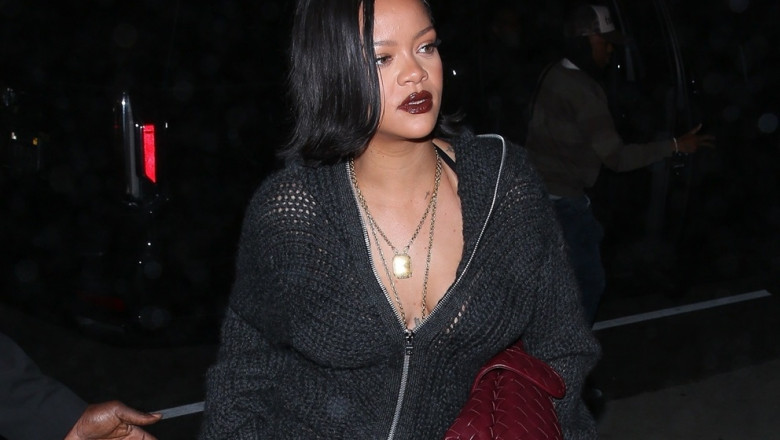 Rihanna Spotted Arriving at Giorgio Baldi: Photographer's Flashes Startle Star at Dinner!