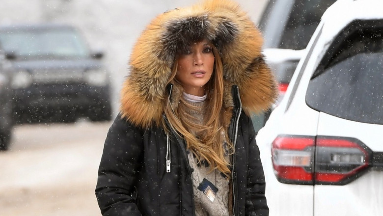 Jennifer Lopez is Spotted Stepping Out on Christmas Day in Aspen