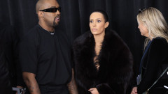 Micro-pantaloni, top super mulat și pantofi cu tocuri înalte. Bianca Censori, o nouă apariție controversată pe aeroportul din Melbourne