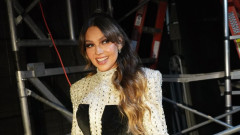 Thalia, trup de zeiță într-o rochie super mulată, cu un decolteu amplu, realizată de o româncă. Cât costă creația fabuloasă