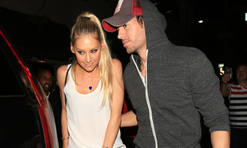 Enrique Iglesias and Anna Kournikova have a romantic date night