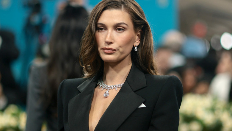 hailey bieber (11)