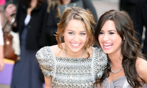Demi Lovato și Miley Cyrus/ Profimedia