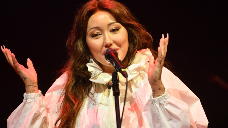 Noah Cyrus (2)