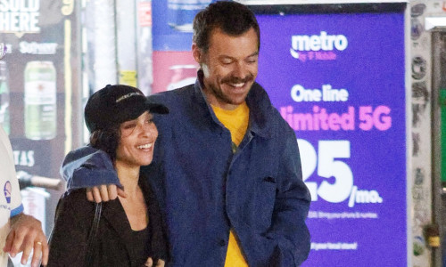 PREMIUM EXCLUSIVE: Harry Styles and Zoe Kravitz Confirm Romance as They Walk Arm in Arm on a Date Night in New York City.