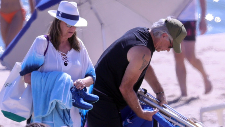Jon Bon Jovi și soția lui la plajă
