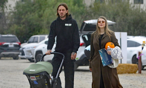 Frances Bean Cobain și Riley Hawk (3)