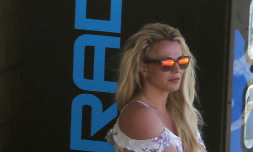 EXCLUSIVE: Britney Spears keeps a low profile and hangs out by the vending machines while her kids are skateboarding at a Los Angeles park