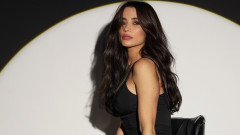 Lili Sandu, spectaculoasă la 46 de ani. Doar în dresuri, body decoltat și pantofi cu toc cui, bruneta redefinește senzualitatea