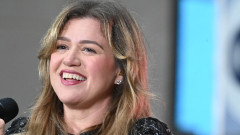 Kelly Clarkson, reacție acidă după ce un fost manager i-a sugerat o operație estetică: „Mă simt bine așa cum sunt”