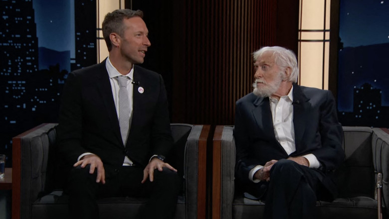 Dick van Dyke (Mary Poppins) et le chanteur de Coldplay, Chris Martin sur le plateau de l'émission 