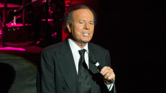 Julio Iglesias, acuzat de agresiune sexuală de două foste angajate: "Normaliza abuzul". Poveștile femeilor și întrebările de angajare