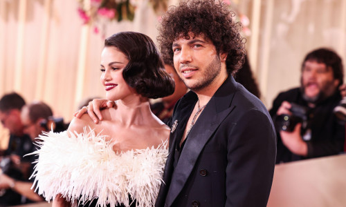 Benny Blanco și Selena Gomez la Globurile de Aur 2026/ Profimedia