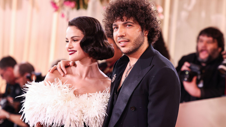 Benny Blanco și Selena Gomez la Globurile de Aur 2026/ Profimedia