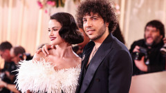 Cum arată Benny Blanco cu părul drept. Val de reacții după ce o fotografie cu artistul a devenit virală: „Doamne sfinte”