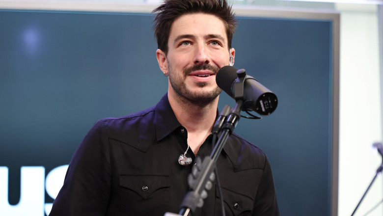 Mumford & Sons Perform Live On SiriusXM's Mumford & Sons Radio At The SiriusXM Studios