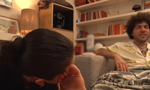 selena gomez ii saruta picioarele lui benny blanco (2)