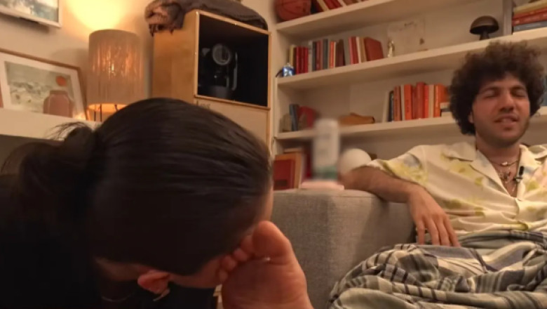 selena gomez ii saruta picioarele lui benny blanco (2)