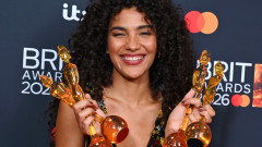 După reușita de la Grammy, Olivia Dean a triumfat și la Brit Awards, unde a câștigat patru premii. „Vă mulțumesc. Aţi crezut în mine!”