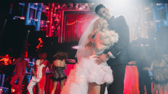 Andreea Bălan, surpriză de proporții pe scenă. Îmbrăcată în rochie de mireasă, a făcut "nuntă" cu Victor Cornea la concert