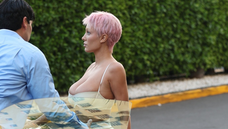 Bianca Censori shows off her new pink hairstyle!