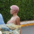 Bianca Censori shows off her new pink hairstyle!