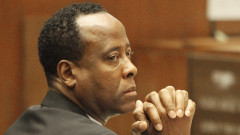 Ce face astăzi Conrad Murray, medicul lui Michael Jackson, condamnat pentru moartea artistului. Cum s-a apropiat de regele muzicii pop