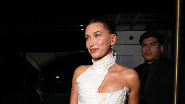 hailey bieber (2)