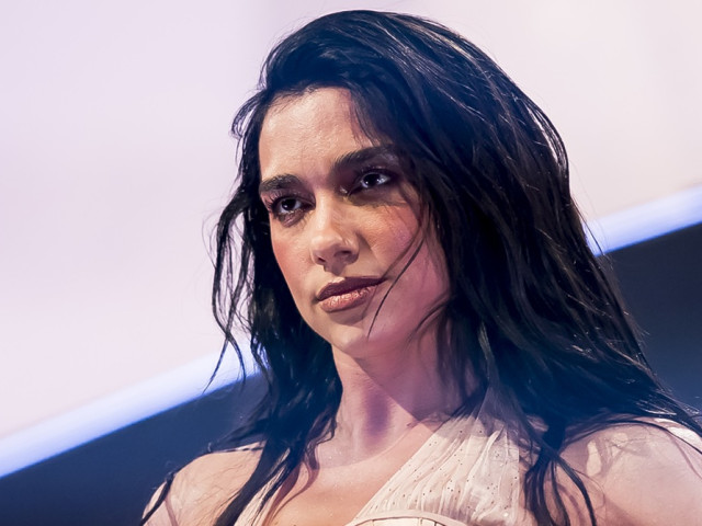 „Mereu impecabilă”. Dua Lipa, siluetă admirată în ținută sport. Peste 1,5 milioane de like-uri pentru imaginile din vacanța italiană