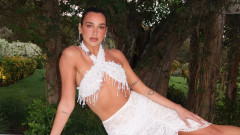 Dua Lipa, apariție spectaculoasă înainte de nuntă. A purtat diamante de peste 300.000 de dolari la petrecerea burlăcițelor