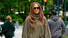 Jennifer Lopez, declarație de stil pe străzile din NYC. Colanți trei sferturi, sandale cu toc și geantă de 50.000 de dolari