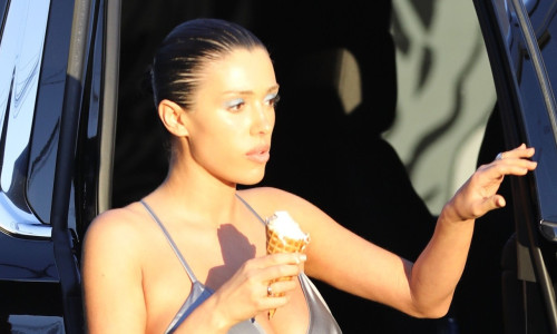 Kanye West and Bianca Censori at tanning salon