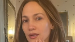 "Dumnezeu era într-o dispoziție excelentă când te-a creat", i-au scris fanii. J.Lo s-a filmat nemachiată, la primele ore ale dimineții