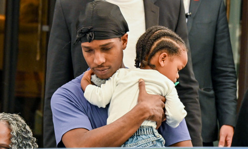 A$AP Rocky alături de fiul său RZA/ Profimedia